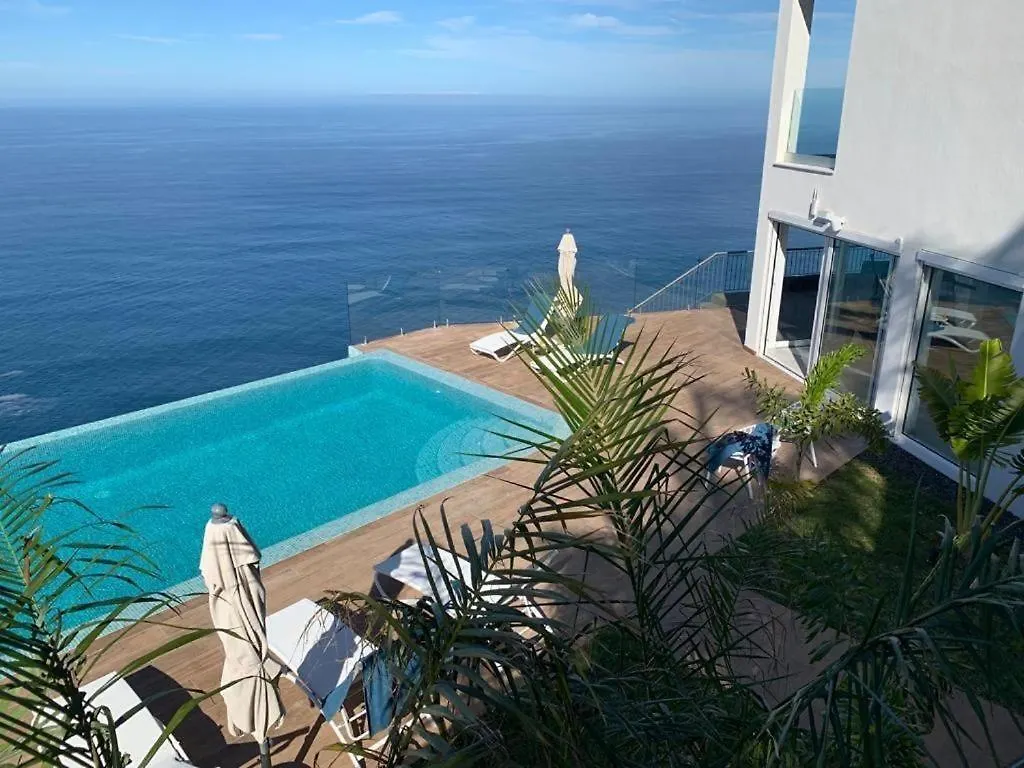 Crystal Ocean Villa 타코론테